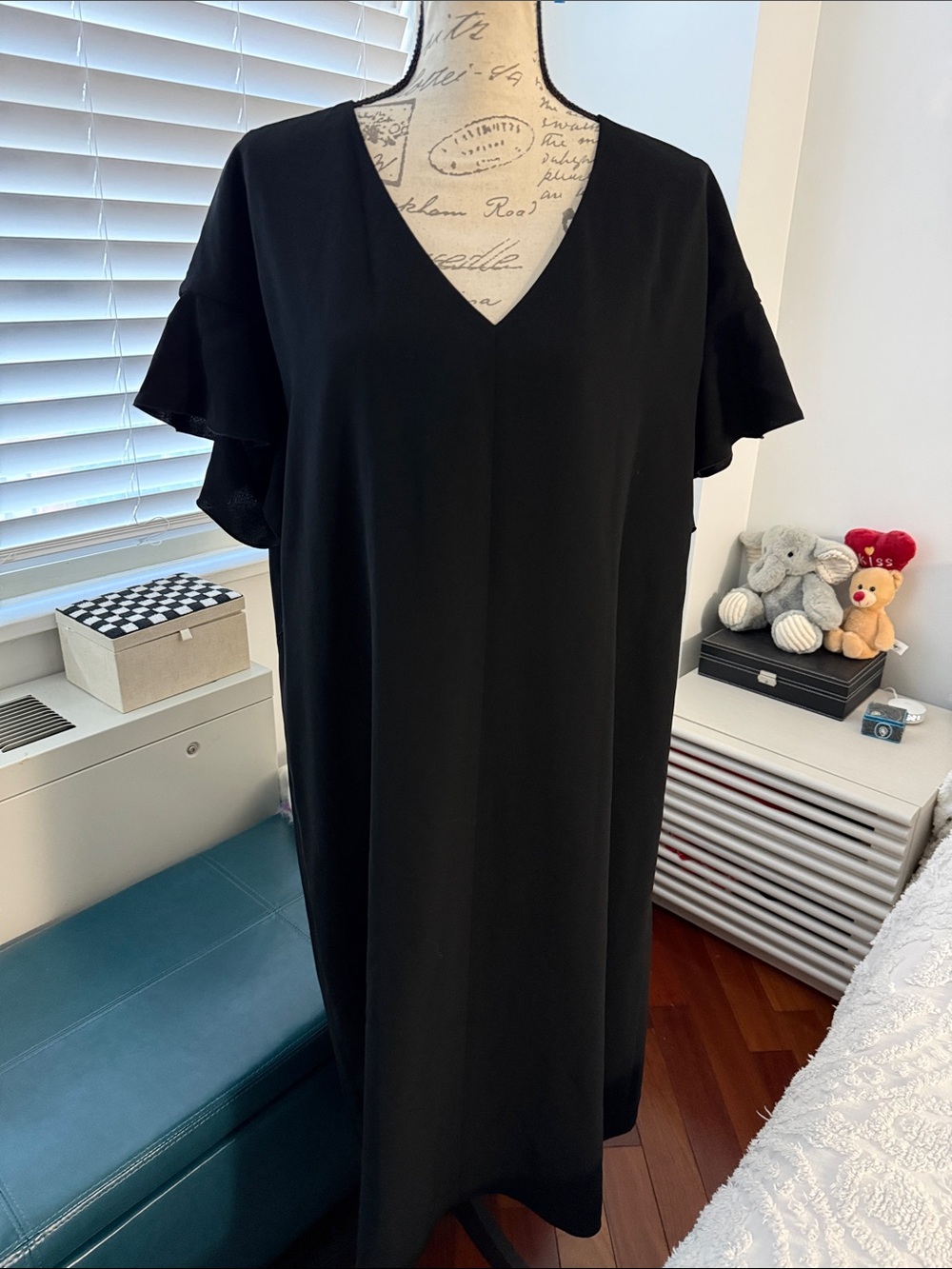 Lafayette 148 New York Black V-Neck Shift Dress
